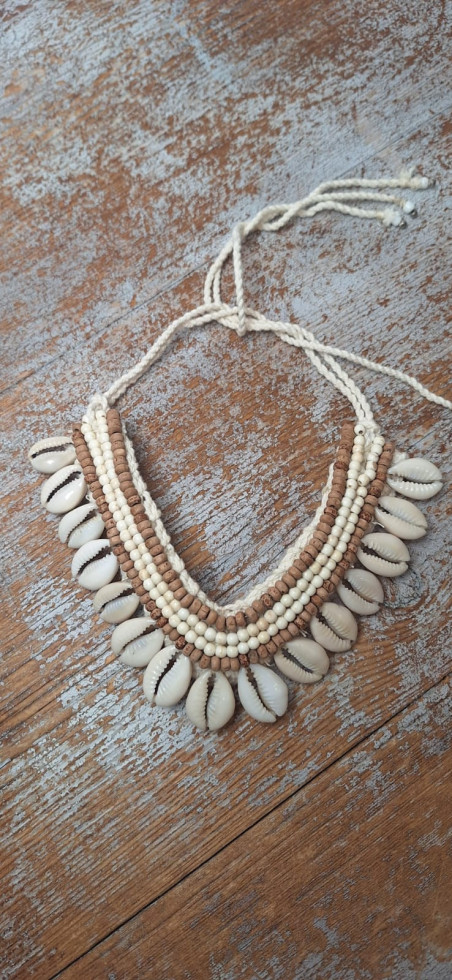 CHIPIONA, collar conchas beige
