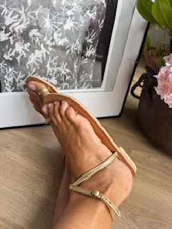 SLOPP dorada, sandalia plana