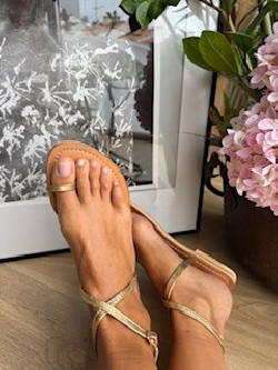 SLOPP dorada, sandalia plana