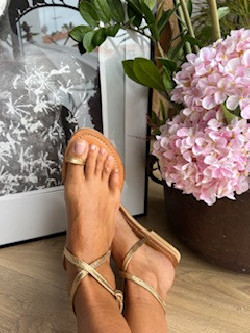 SLOPP dorada, sandalia plana