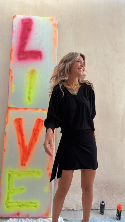 JOVEN  negro,  camiseta