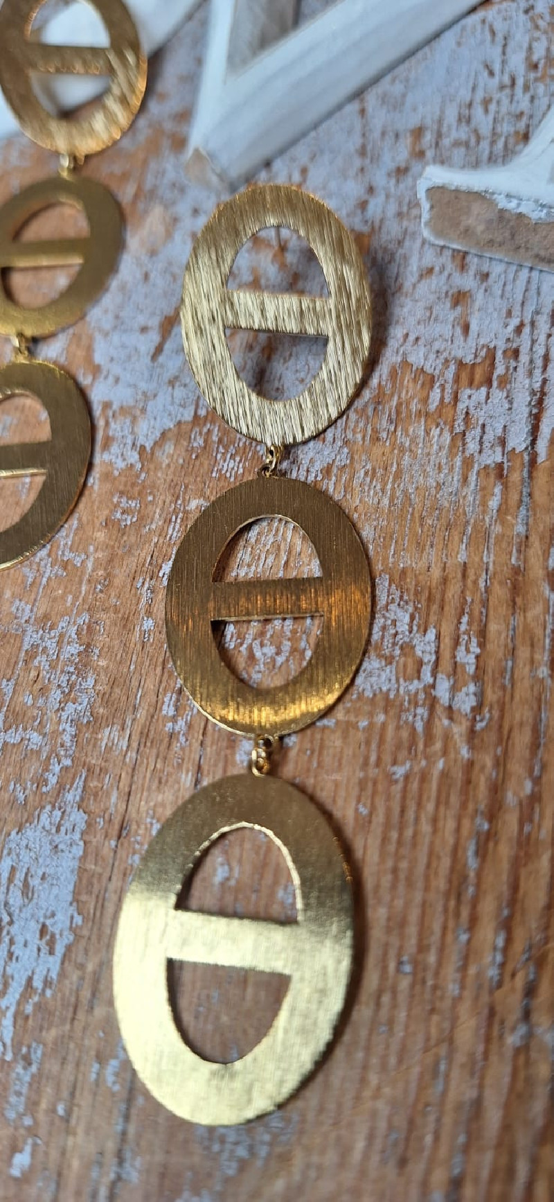 LOKI dorado, pendientes