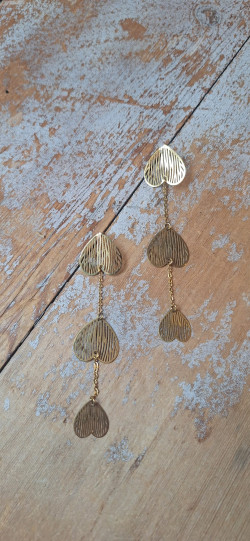 ARON ,pendientes dorados .