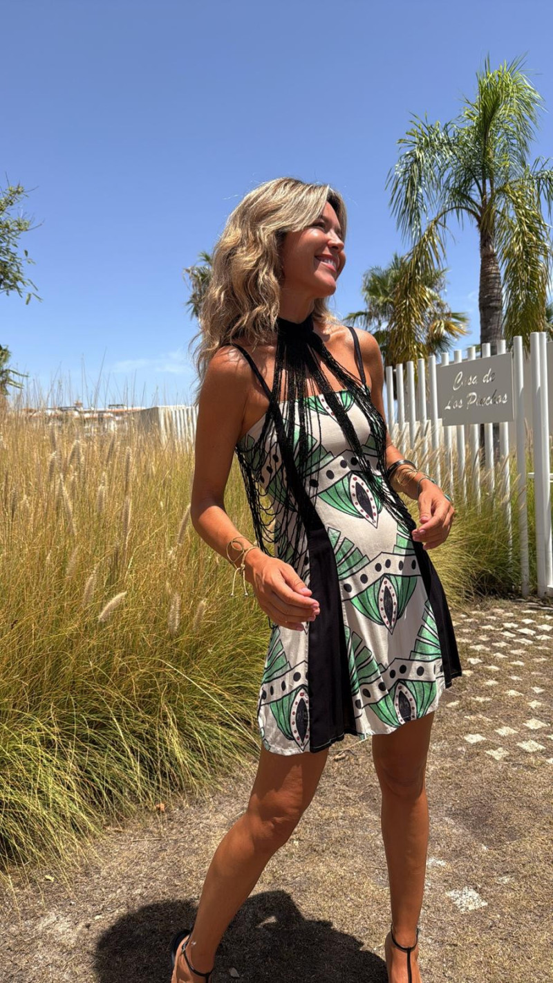 ROKO beige/verde, vestido corto