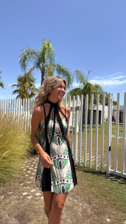 ROKO beige/verde, vestido corto