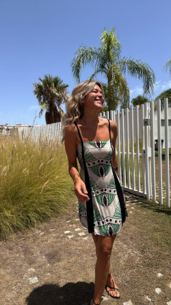ROKO beige/verde, vestido corto