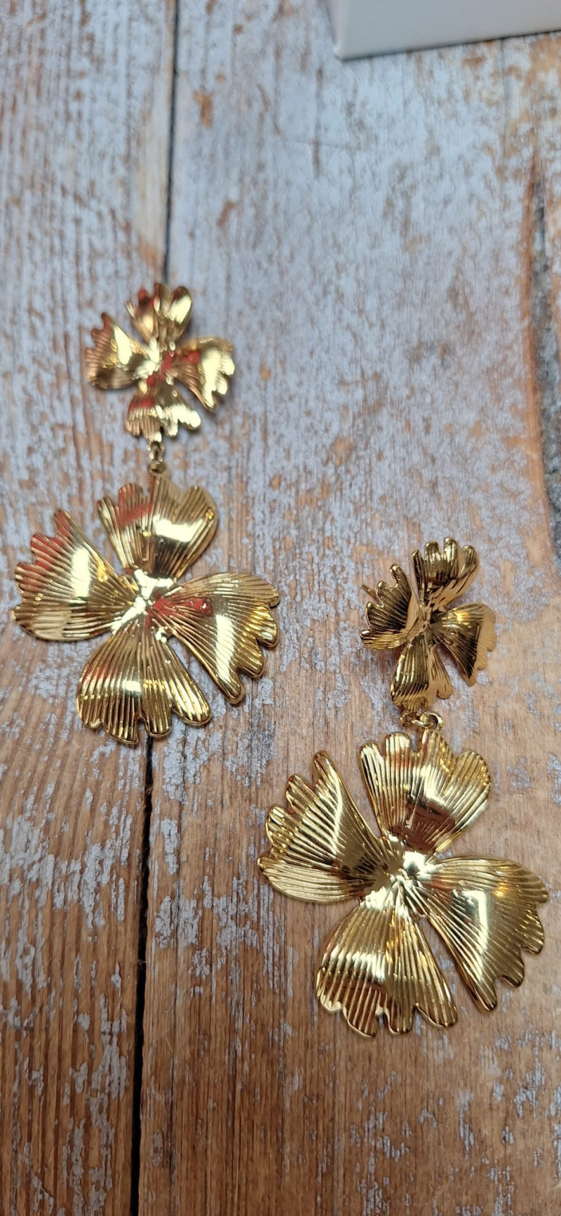 FAL dorado, pendientes