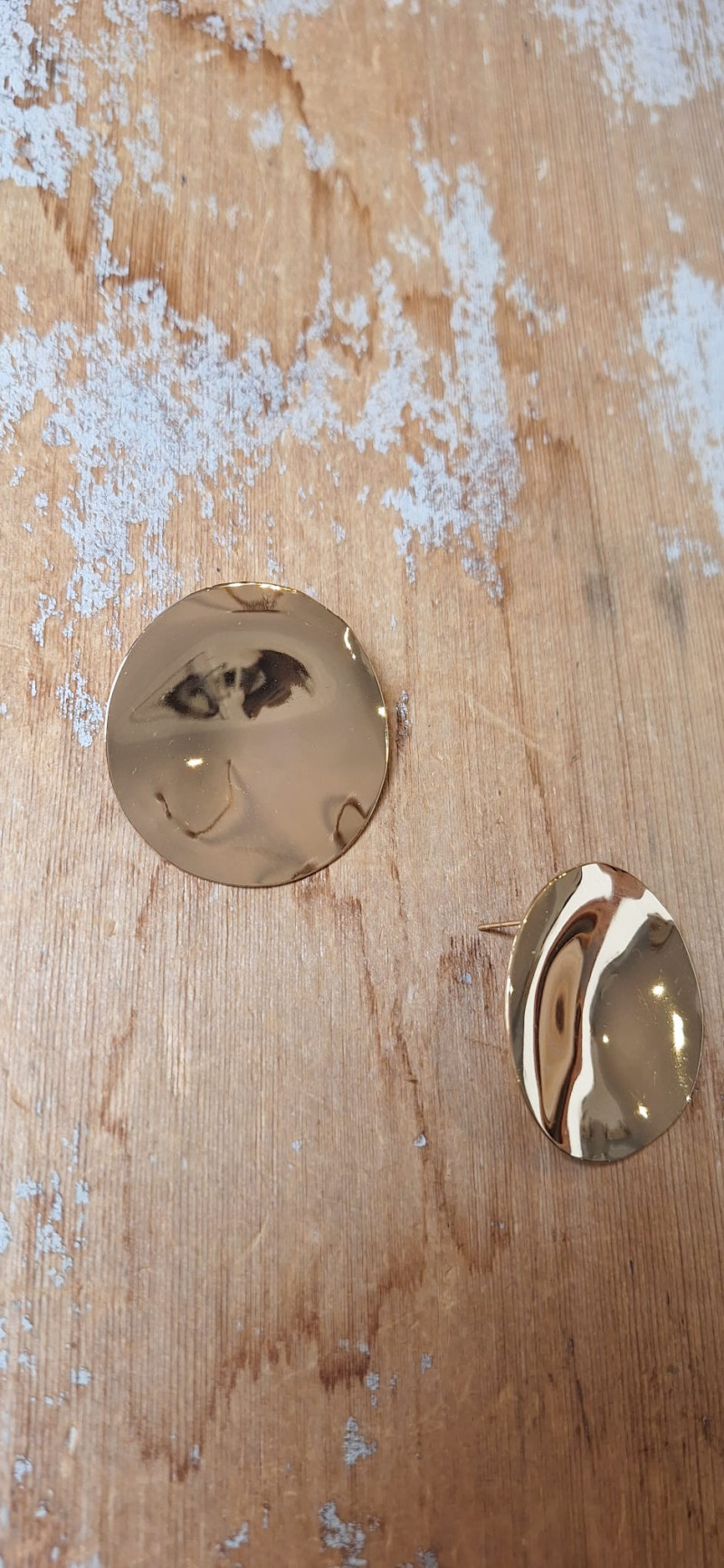 DOT dorado, pendientes