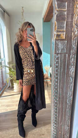 DAMA , conjunto  bata y camisón leopardo .